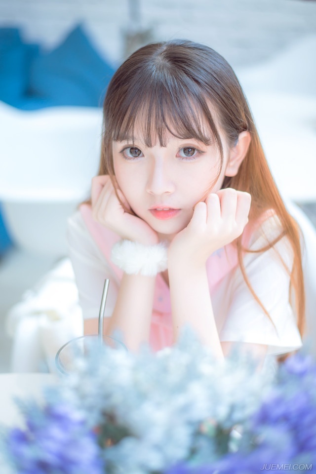 “守户之犬，自毁长城，这么说来周瑜是被孙权逼死的。”对于孙权，吕布并不是太看得起，虽然跟孙策比起来，他更像一个皇帝，但也是守城之主。